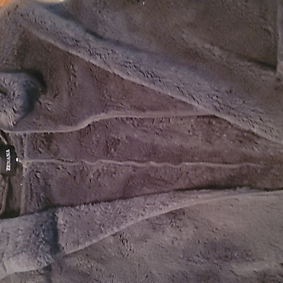 Zenana Faux Fur Vest with Hood - Picture 4 of 6